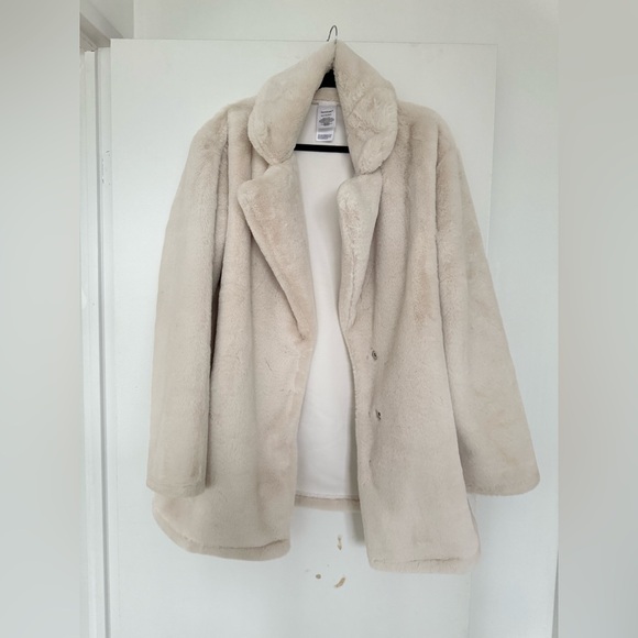🛍️FAUX FUR JACKET WORN TWICE - Picture 5 of 6